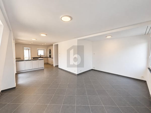 KOMPLETT NEU SANIERT MIT GROSSER TERRASSE 2