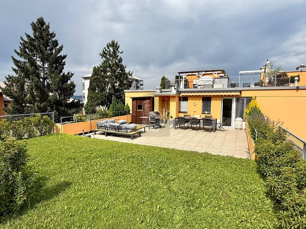 MODERN MIT GROSSER TERRASSE UND CHEMINÉE 1