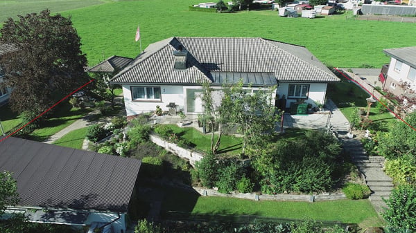 IDYLLISCHE LAGE MIT GROSSEM GARTEN 1