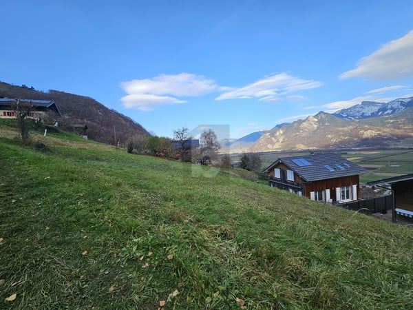 TRÈS ENSOLEILLÉ AVEC VUE SUR LES MONTAGNES 3