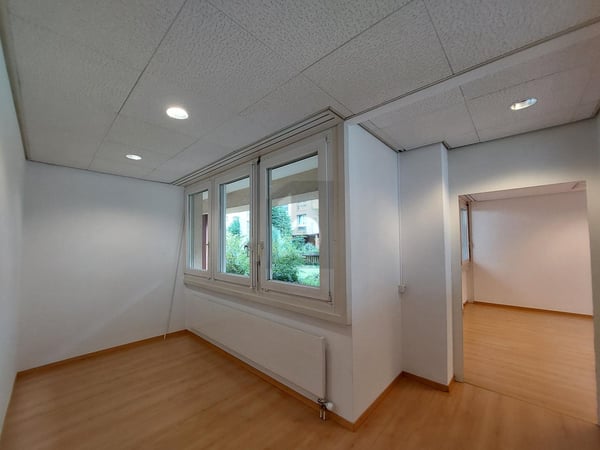 BEZUGSBEREITES BÜRO IM BELEBTEN ORTSKERN 5