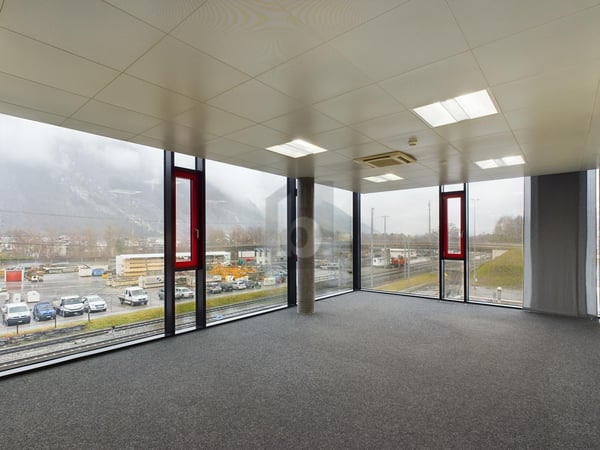 MODERNE, HELLE RÄUMLICHKEITEN 1