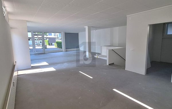 GROSSZÜGIG UND ZENTRAL IM DORFKERN 2