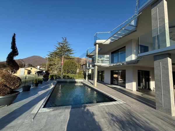 MODERNA ED ELEGANTE CON PISCINA E VISTA 3