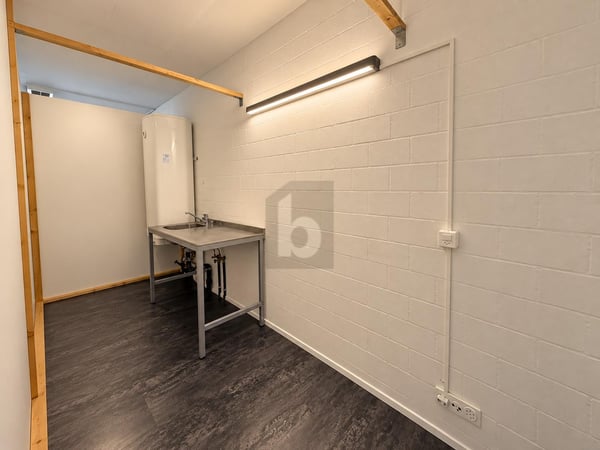 TOP LAGE FÜR BEAUTY, COIFFEUR ODER BÜRO 3