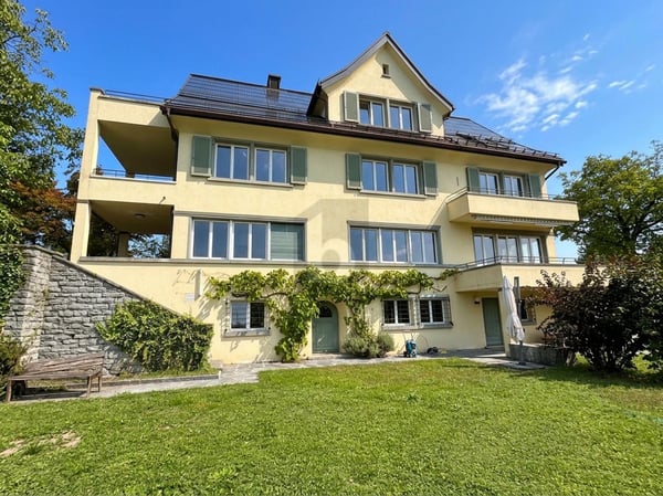 ELEGANT, AN BEGEHRTER LAGE UND MIT GARTEN