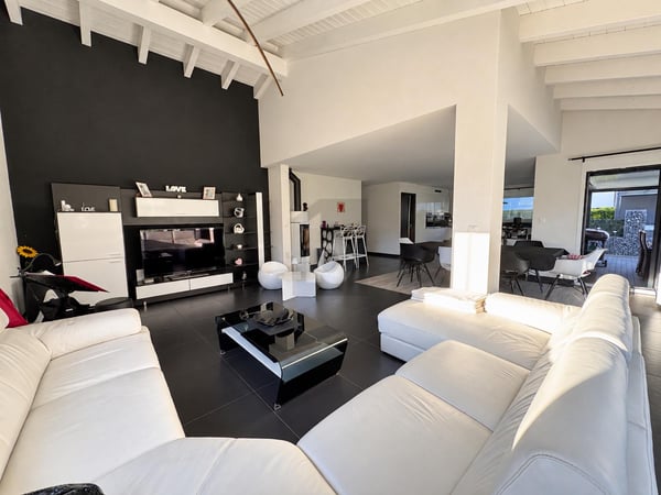 EXCEPTIONNELLE, JACUZZI ET ÉQUIPEMENTS PREMIUM 3