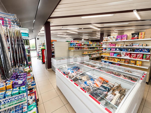 ÉPICERIE AVEC UNE CLIENTÈLE EXISTANTE 4