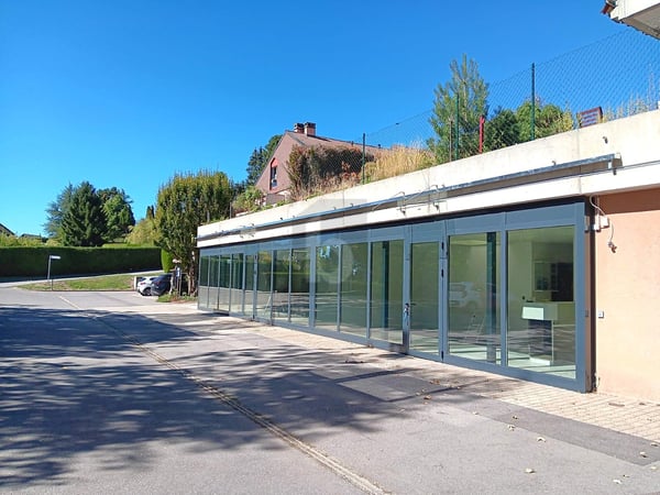 LOCAUX FONCTIONNELS, EMPLACEMENT STRATÉGIQUE 1