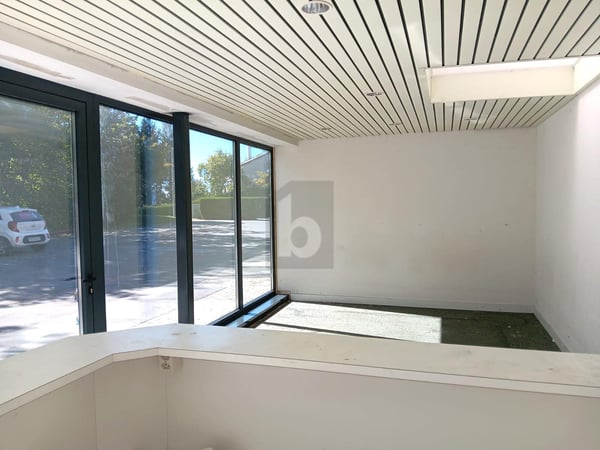 LOCAUX FONCTIONNELS, EMPLACEMENT STRATÉGIQUE 3