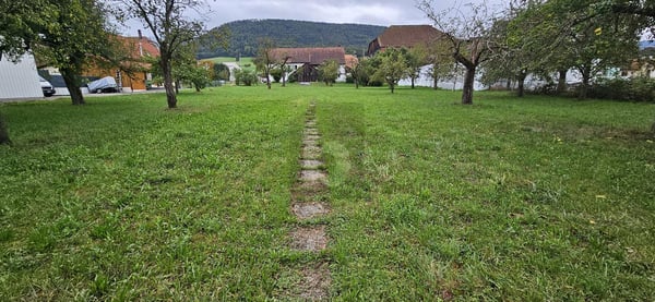 AU CENTRE DU VILLAGE 5