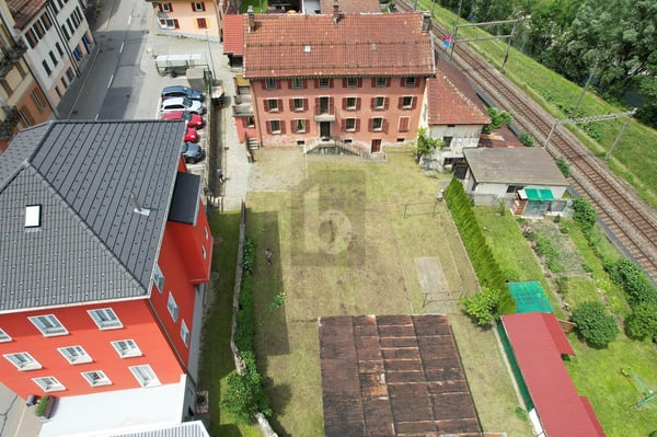 SPAZIOSA CON AMPIO GIARDINO DA RISTRUTTURARE 1