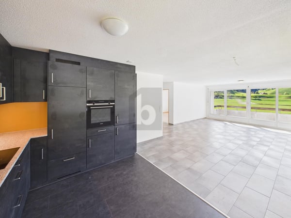 NEU RENOVIERT, GROSSZÜGIG UND MIT AUSSICHT 2