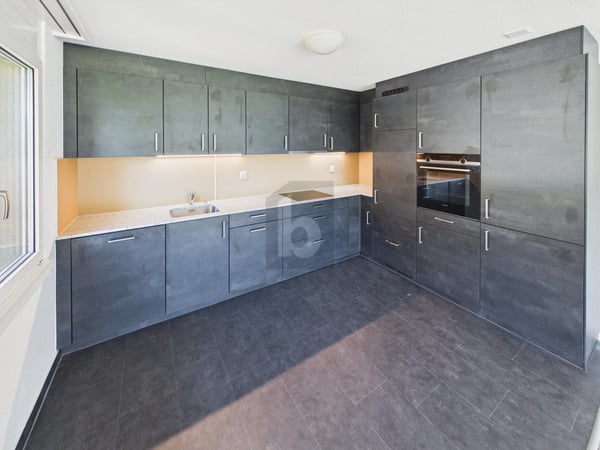 NEU RENOVIERT, GROSSZÜGIG UND MIT AUSSICHT 3