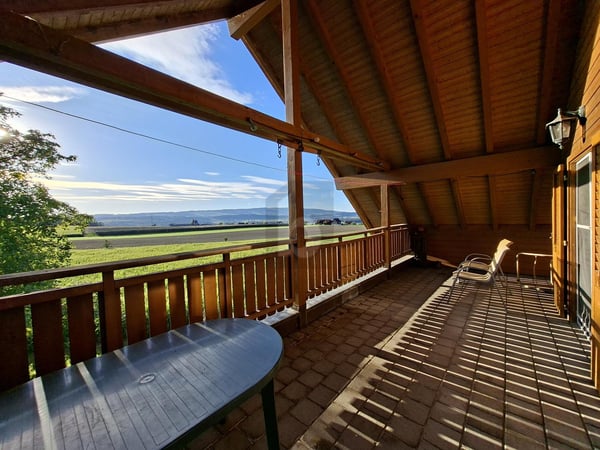 BEFRISTET, IDYLLISCHES LANDLEBEN MIT TOLLEM BALKON 2