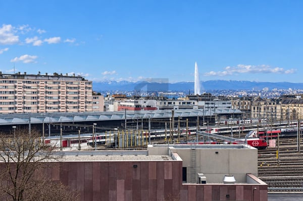 TRAVERSANT AUX NATIONS UNIES AVEC VUE JET DEAU 1
