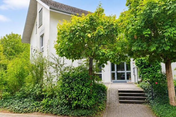 AN RUHIGER LAGE MIT VIEL PRIVATSPHÄRE!