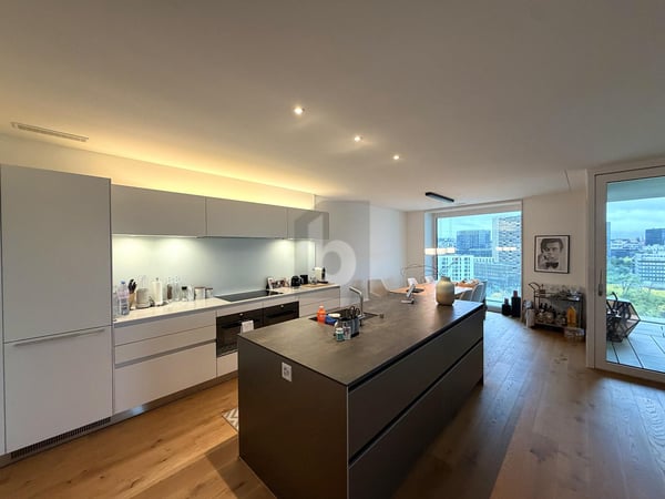 DECKENHOHE FENSTERFRONTEN MIT PANORAMASICHT! 2