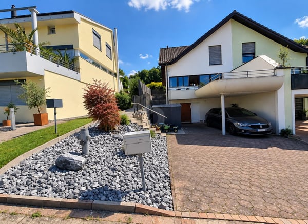 FAMILIENGLÜCK MIT GARTEN UND WINTERGARTEN