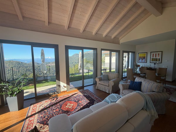 SPAZIOSA CON VISTA MOZZAFIATO 2