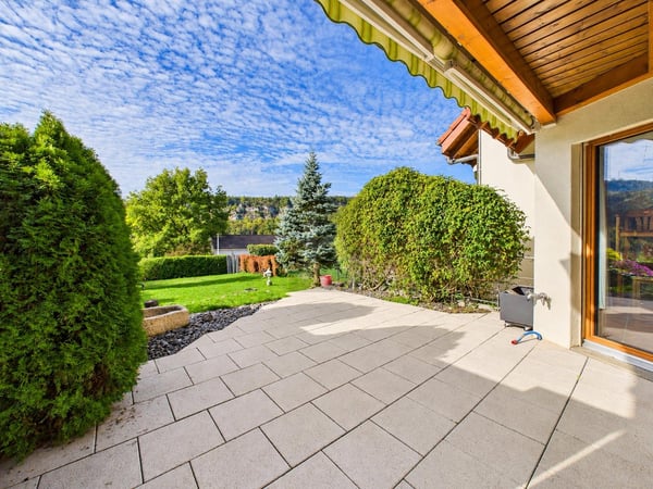 MIT CHARME, GARAGE UND EINEM GARTEN ZUM VERLIEBEN 5