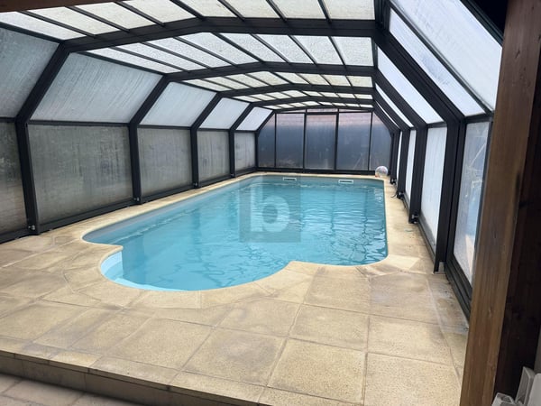 BEAU, RÉNOVÉ AVEC JARDIN ET PISCINE 4