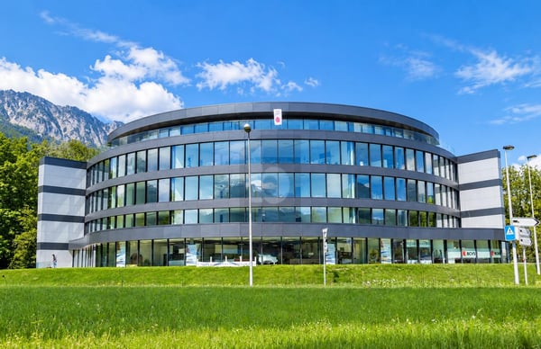 LOCAL COMMERCIAL / SHOWROOM DE 131 M² UTILE