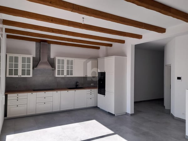 3.5 ZIMMER ATTIKA MIT EINZIGARTIGEM BURGCHARAKTER 2