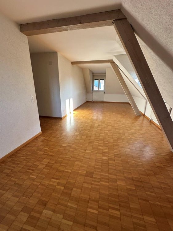 Charmante 5.5-Zimmer-Dachwohnung mit Parkplatz in St. Gallen 7