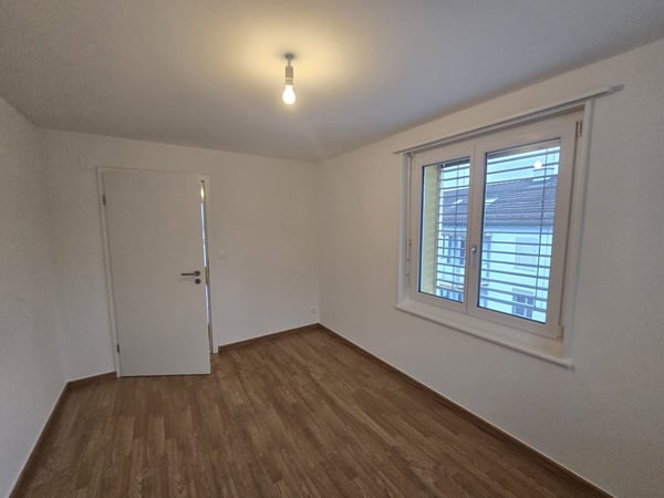 Attraktive und geräumige 1 Zi. Wohnung mit grossem Balkon, beim Untersee!! 5
