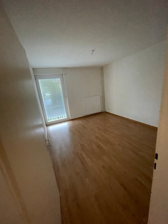 Sanierte und geräumige 3.5 Zi. Wohnung zu vermieten! 8