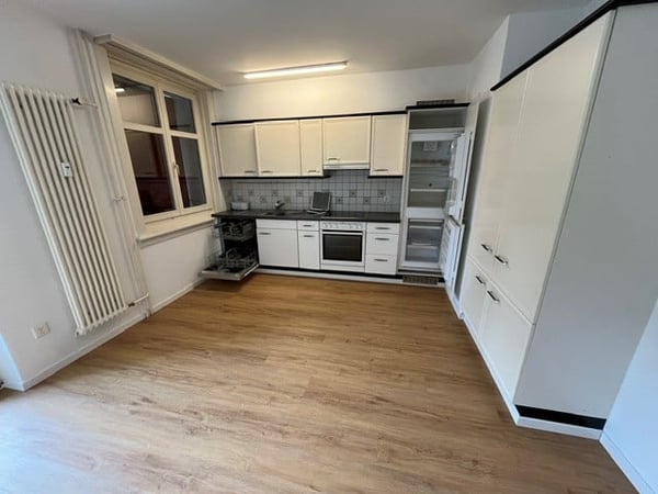 schöne und geräumige 3.5 Zimmer Wohnung 1