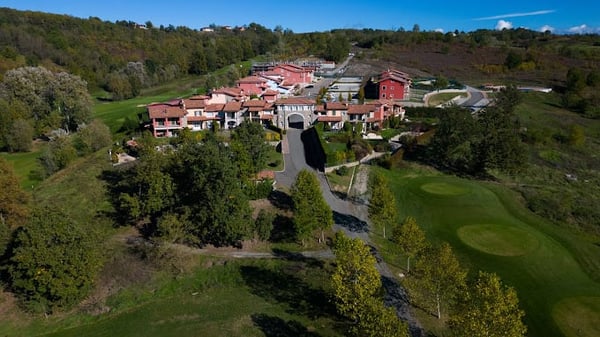 Villa in Capriata d'Orba – Wohnen im Piemont im Golfparadies 2