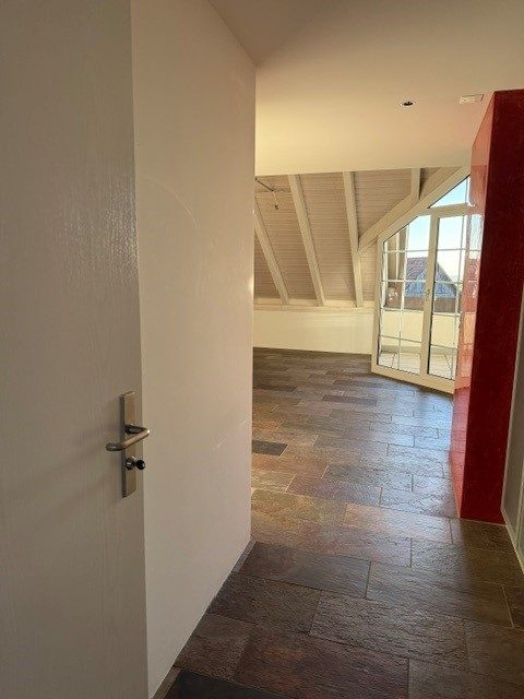 3 1/2-Zimmer-Maisonette-Wohnung mit traumhafter Weitsicht mitten im Golfparadies 3