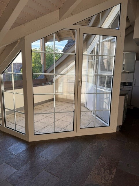 3 1/2-Zimmer-Maisonette-Wohnung mit traumhafter Weitsicht mitten im Golfparadies 9