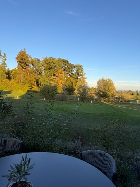 3 1/2-Zimmer-Maisonette-Wohnung mit traumhafter Weitsicht mitten im Golfparadies 34