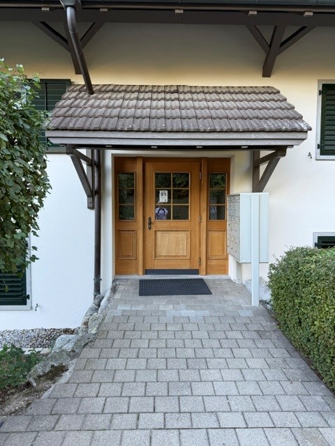 3 1/2-Zimmer-Maisonette-Wohnung mit traumhafter Weitsicht mitten im Golfparadies 2