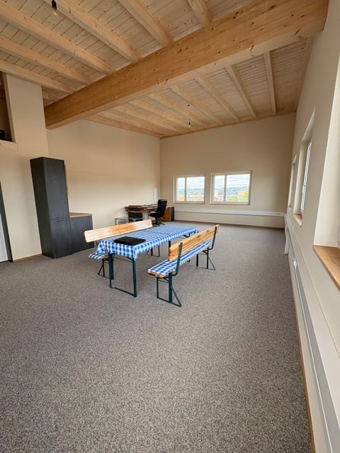 Modernes, lichtdurchflutetes Büro 4