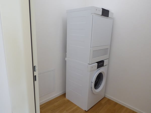 Moderne 2.5-Zimmer-Terrassenwohnung mit Aussicht in Bonstetten 4