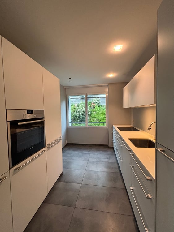 Helle 4.5-Zimmer-Wohnung mit Balkon an ruhiger Lage in Zürich 8044 2