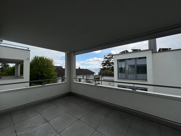 Helle 4.5-Zimmer-Wohnung mit Balkon an ruhiger Lage in Zürich 8044 1