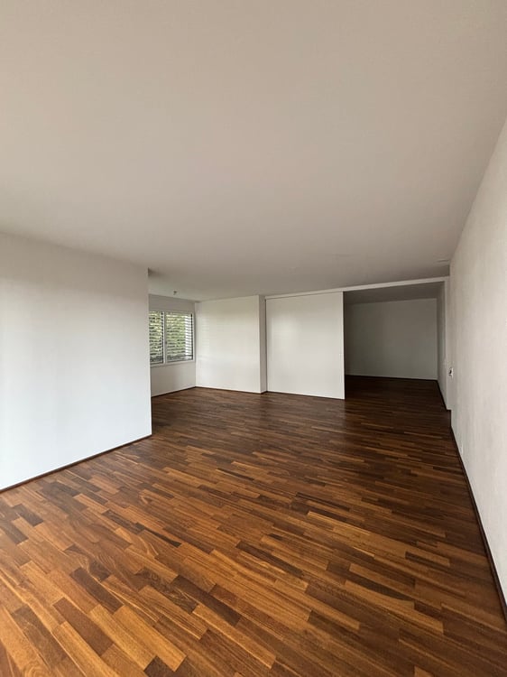 Helle 4.5-Zimmer-Wohnung mit Balkon an ruhiger Lage in Zürich 8044 8
