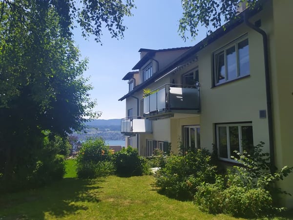 Befristet bis 30.09.2027 – Grosszügige 2.5-Zimmerwohnung mit Gartensitzplatz in Herrliberg 1
