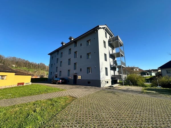 Moderne 4.5-Zimmer-Wohnung mit Balkon