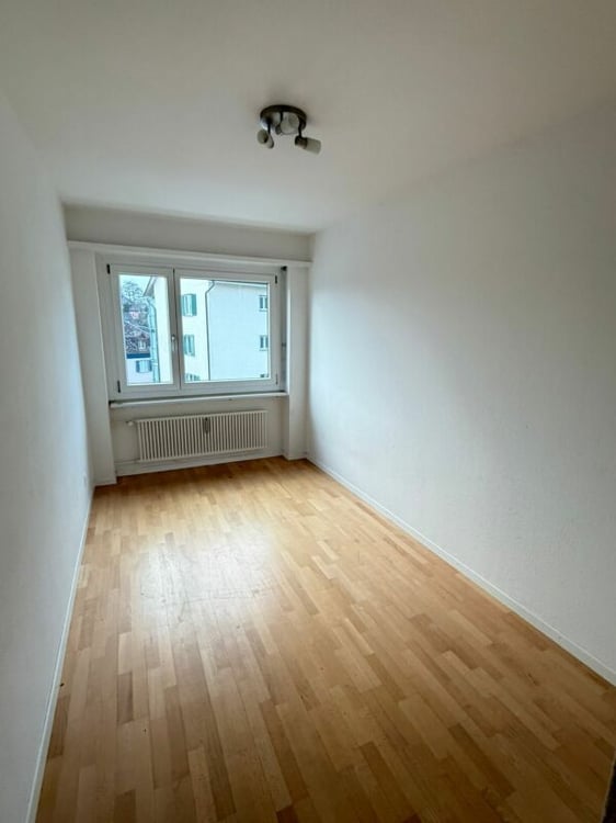 1.5 Wohnung mit grossem Spielplatz! 2