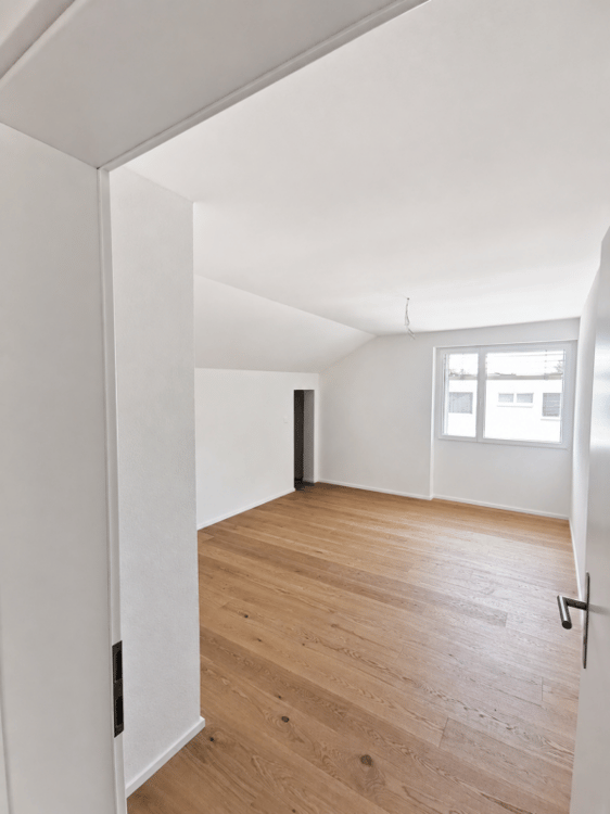 Frisch renovierte Dachwohnung nach umfassender Liegenschaftssanierung 6