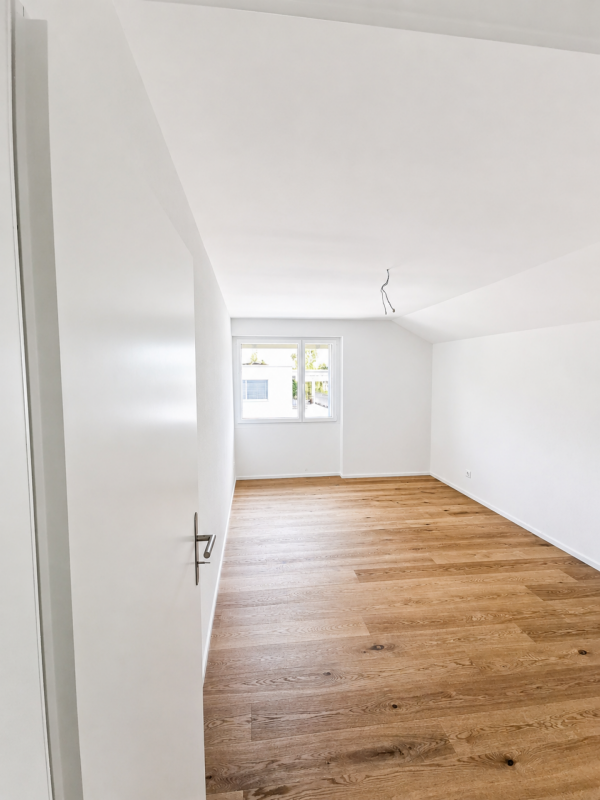 Frisch renovierte Dachwohnung nach umfassender Liegenschaftssanierung