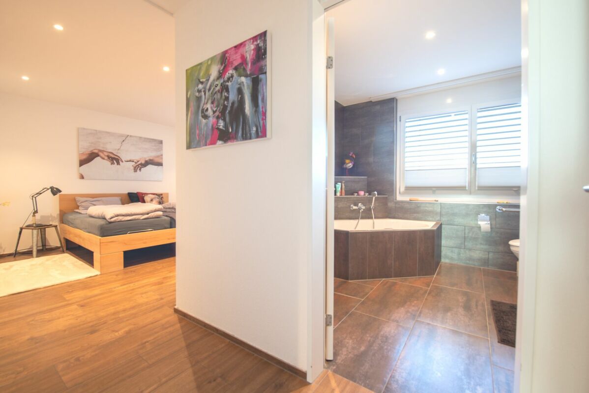 Moderne 4.5-Zimmer-Wohnung mit grossem Balkon - nur wenige Schritte vom Bahnhof