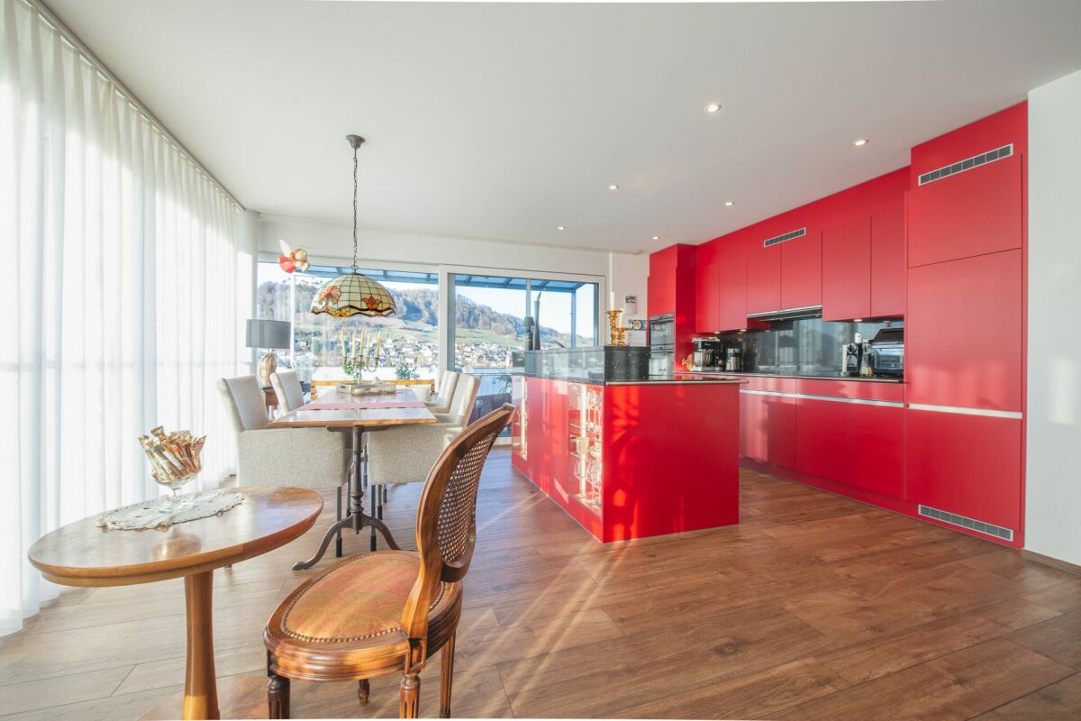 Moderne 4.5-Zimmer-Wohnung mit grossem Balkon - nur wenige Schritte vom Bahnhof
