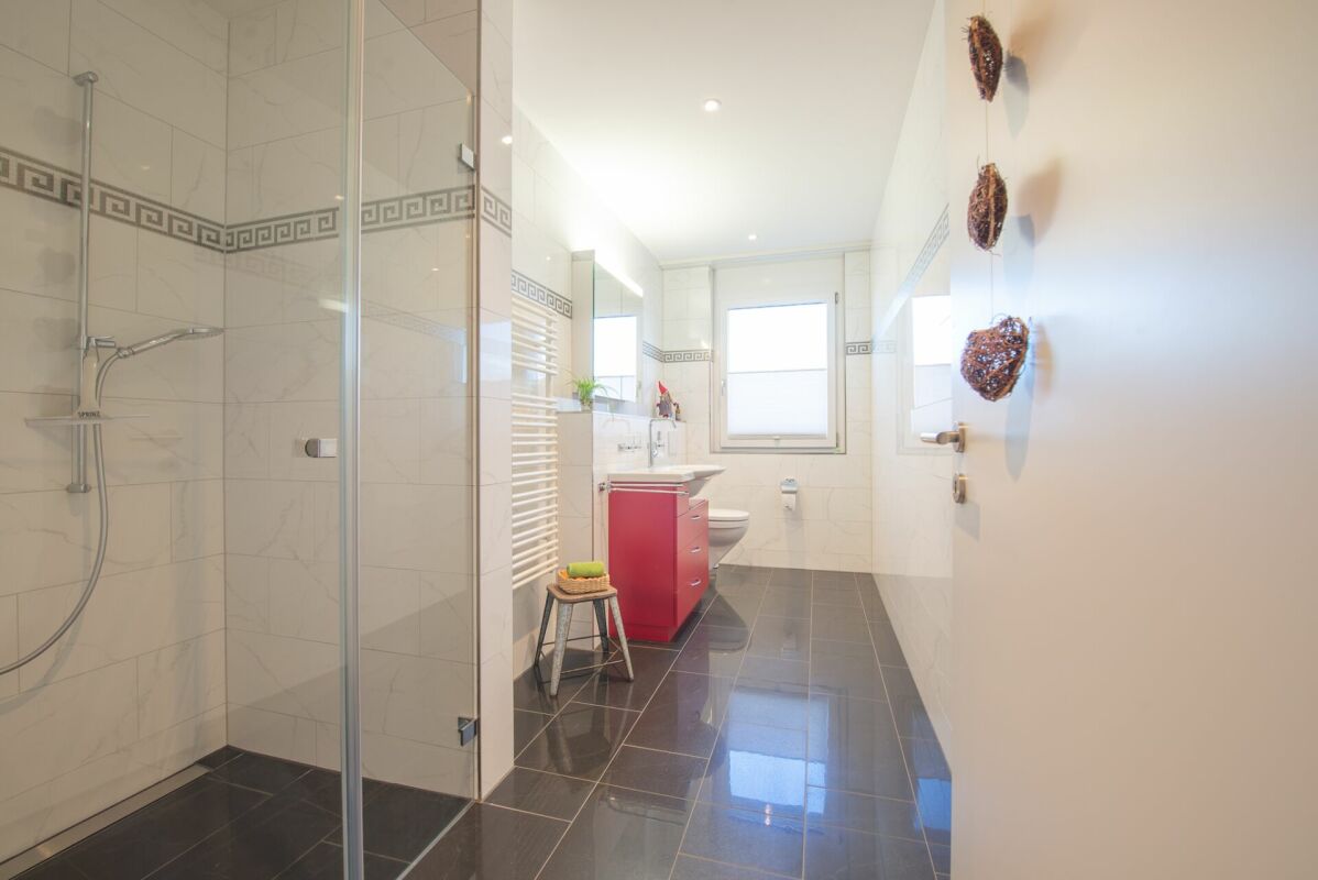 Moderne 4.5-Zimmer-Wohnung mit grossem Balkon - nur wenige Schritte vom Bahnhof